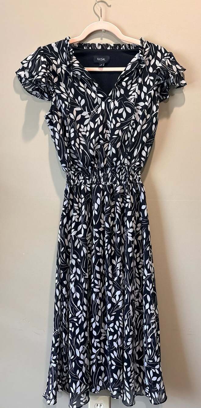 MSK Black and White Leaf Print Smocked Waist Midi Dress Size S